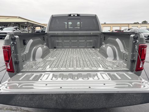 New 2026 RAM 2500 Laramie AWD/4WD image 18