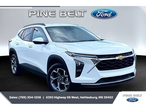 Used 2025 Chevrolet Trax LT w/ LT Convenience Package FWD image 1