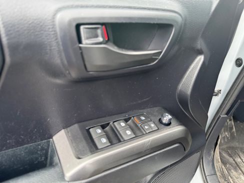 Used 2021 Toyota Tacoma TRD Off-Road AWD/4WD image 13