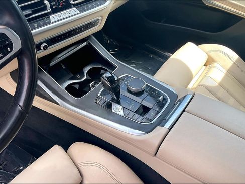 Used 2022 BMW X7 xDrive40i w/ M Sport Package AWD/4WD image 16