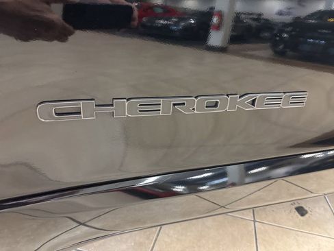 Used 2019 Jeep Cherokee High Altitude image 8