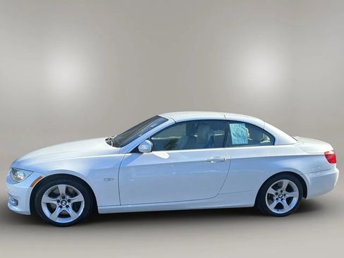 Used 2011 BMW 335i Convertible image 2
