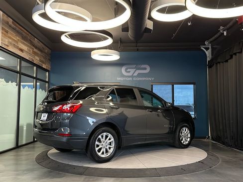 Used 2021 Chevrolet Equinox LS w/ LS Convenience Package FWD image 3