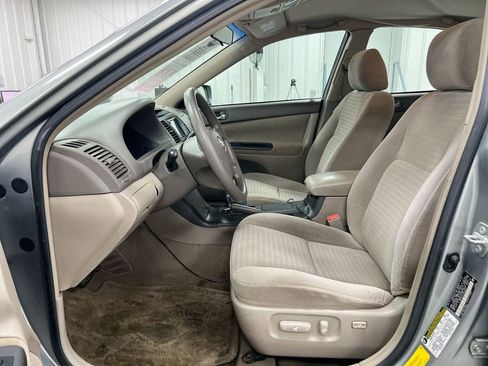 Used 2005 Toyota Camry LE FWD image 18