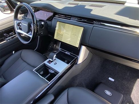 New 2025 Land Rover Range Rover Long Wheelbase SE image 11
