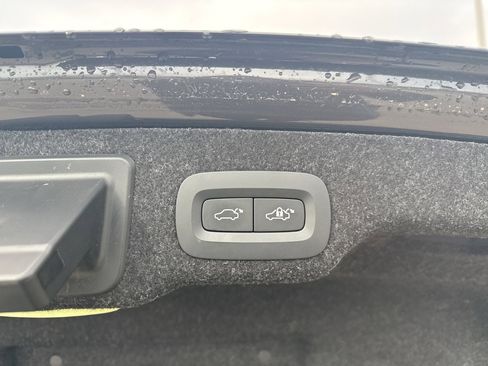 Used 2023 Volvo S90 B6 Ultimate image 8