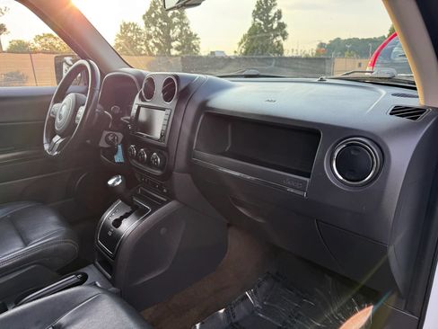 Used 2016 Jeep Patriot High Altitude AWD/4WD image 19