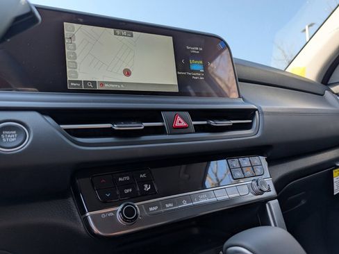 Used 2026 Kia Seltos EX FWD image 3