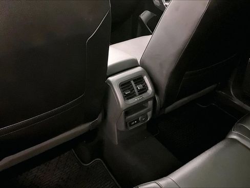 Used 2020 Volkswagen Tiguan SE R-Line image 10