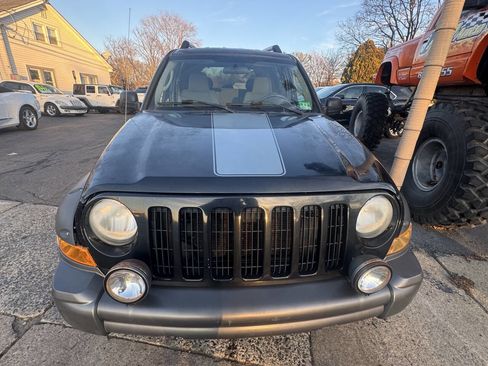Used 2005 Jeep Liberty Renegade image 3