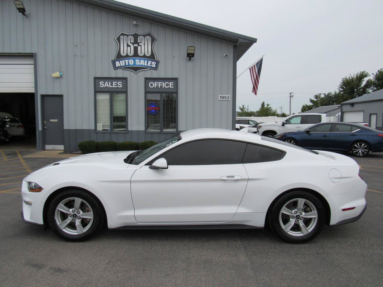 Used 2020 Ford Mustang Coupe RWD image 3