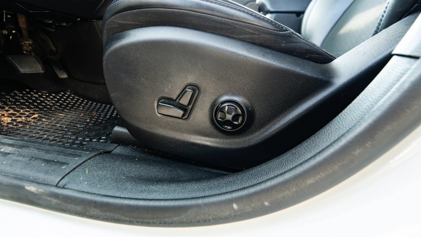 Used 2019 Jeep Cherokee Latitude Plus AWD/4WD image 31
