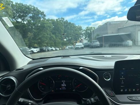 Used 2025 Chevrolet Blazer LT FWD image 3