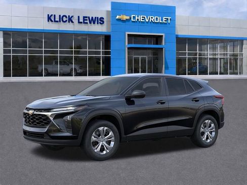 New 2026 Chevrolet Trax LS FWD image 2