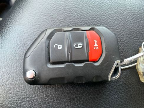 Used 2025 Jeep Wrangler Sport S image 21