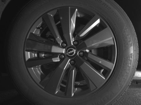 Used 2025 Nissan Pathfinder SV FWD image 14