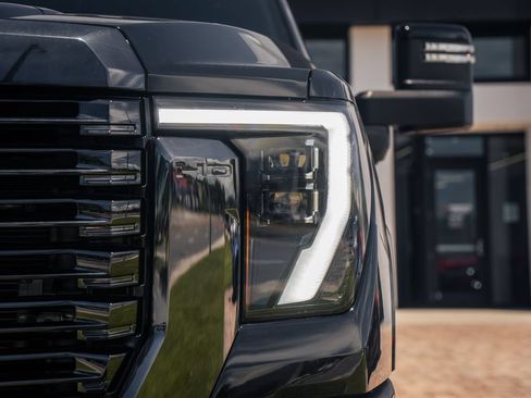 Used 2024 GMC Sierra 3500 Denali Ultimate AWD/4WD image 10
