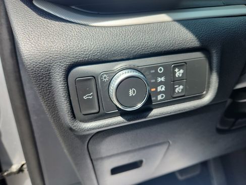 Used 2020 Ford Explorer XLT w/ Equipment Group 202A AWD/4WD image 28