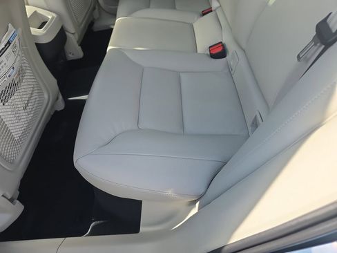 Used 2025 Volvo XC60 B5 Plus w/ Protection Package Premier image 18