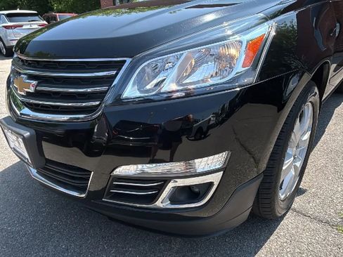 Used 2017 Chevrolet Traverse LT w/ Style and Technology Package image 29