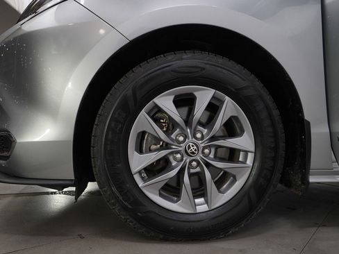 Used 2021 Toyota Sienna XLE image 32