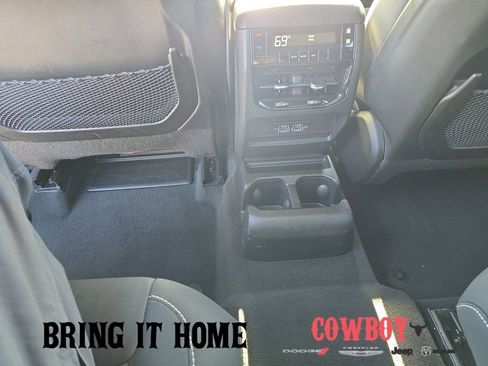 Used 2023 Jeep Grand Cherokee L Laredo image 25