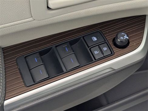 Used 2021 Toyota Sienna LE image 11