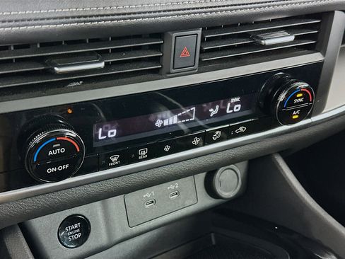 Used 2025 Nissan Rogue SV image 23