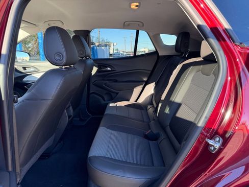 Used 2025 Chevrolet Trax LT image 24