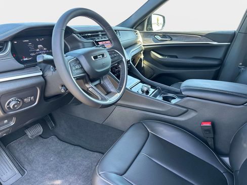 New 2025 Jeep Grand Cherokee Limited w/ Luxury Tech Group II AWD/4WD image 33