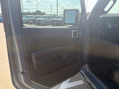 Used 2024 Jeep Gladiator Rubicon w/ Safety Group AWD/4WD image 11