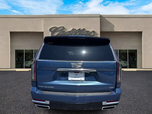 New 2026 Cadillac Escalade Platinum Luxury w/ LPO, Radiant Package AWD/4WD image 4