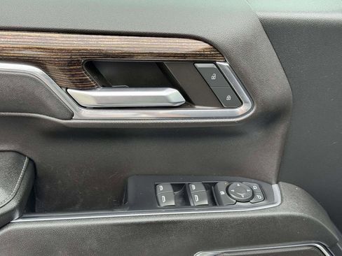 Used 2023 GMC Sierra 1500 SLE w/ X31 Off-Road Package image 18