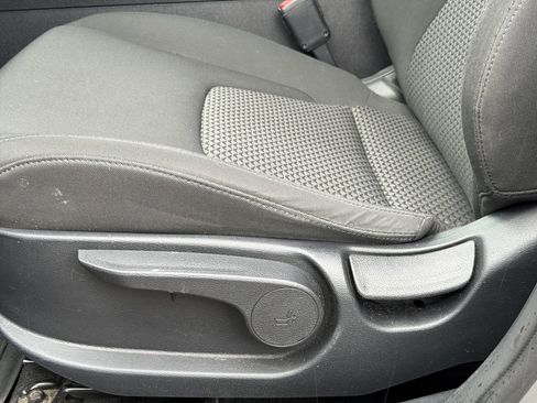 Used 2024 Kia Sportage LX image 12