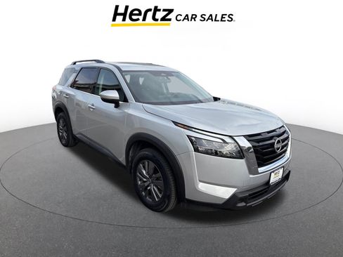 Used 2025 Nissan Pathfinder SV image 1