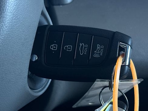 Used 2025 Hyundai Elantra SE image 22