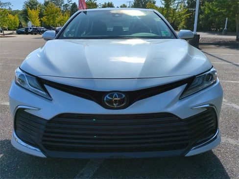 Used 2023 Toyota Camry XLE image 9