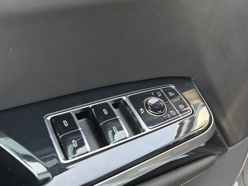 Used 2025 Cadillac Escalade ESV Sport Platinum w/ LPO, ONYX Package AWD/4WD image 29