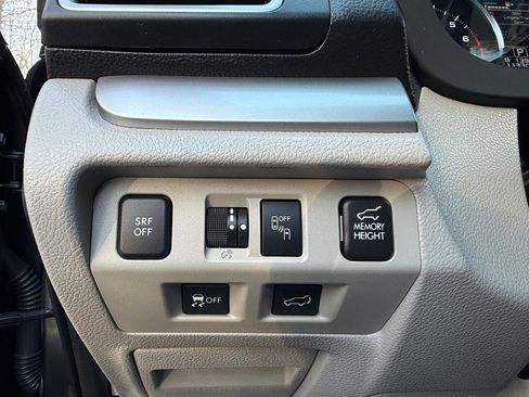 Used 2018 Subaru Forester 2.5i Premium AWD/4WD image 16