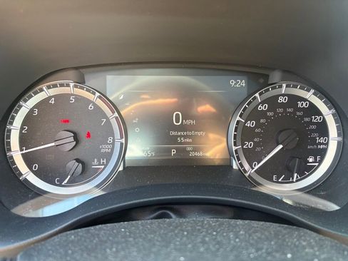 Used 2024 Toyota Highlander XLE AWD/4WD image 17