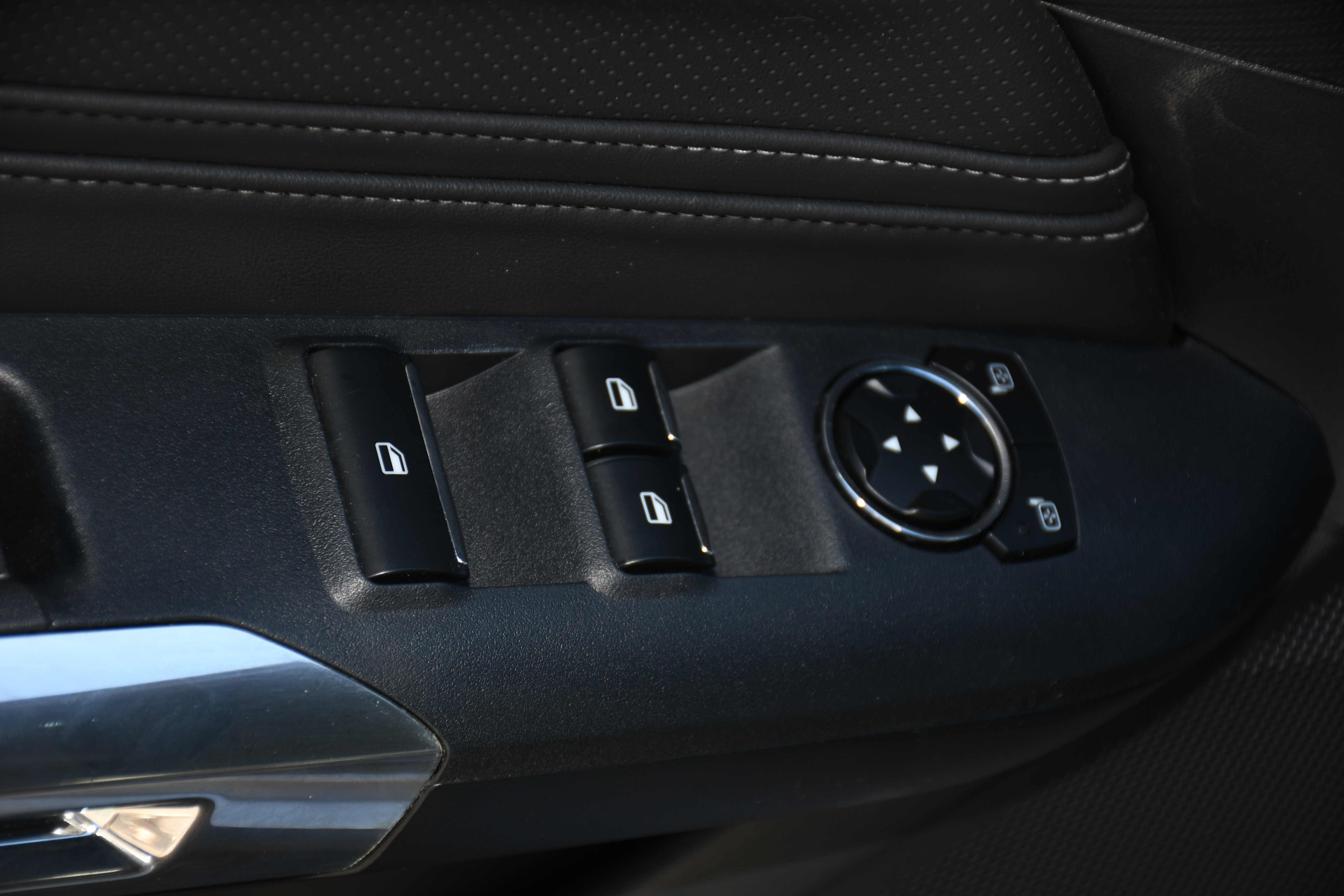 Used 2025 Ford Mustang Premium RWD image 10