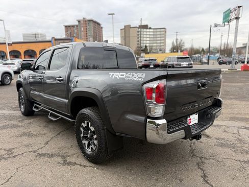 Certified 2022 Toyota Tacoma TRD Off-Road image 4