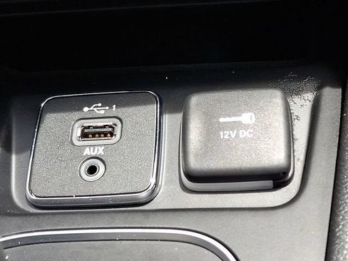 Used 2019 Jeep Cherokee Latitude Plus AWD/4WD image 19