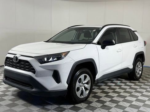 Used 2019 Toyota RAV4 LE image 2