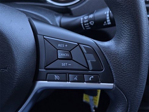 Used 2022 Nissan Rogue Sport S image 17