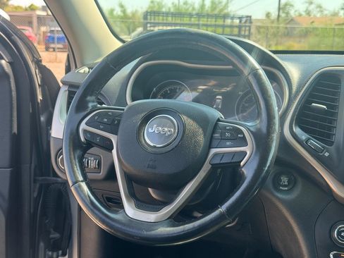 Used 2016 Jeep Cherokee Limited FWD image 24