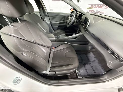 Certified 2025 Hyundai Elantra Sport w/ Cargo Package image 28