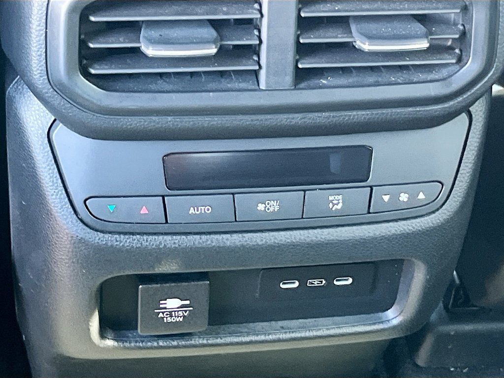 Used 2025 Honda Pilot TrailSport image 27