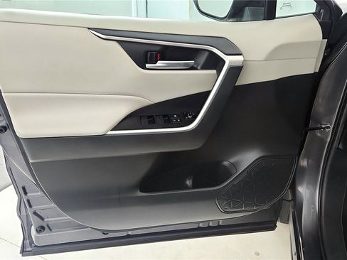 Certified 2021 Toyota RAV4 XLE image 30