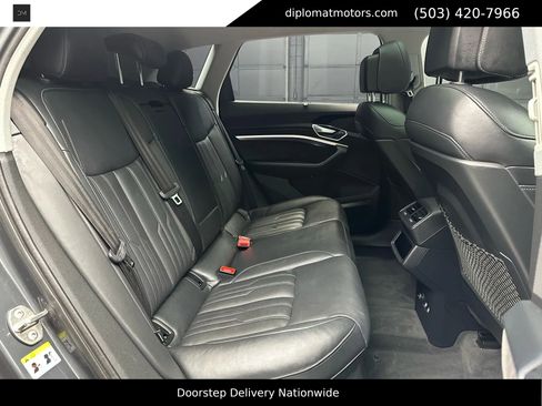 Used 2019 Audi e-tron Prestige w/ Prestige Package image 22